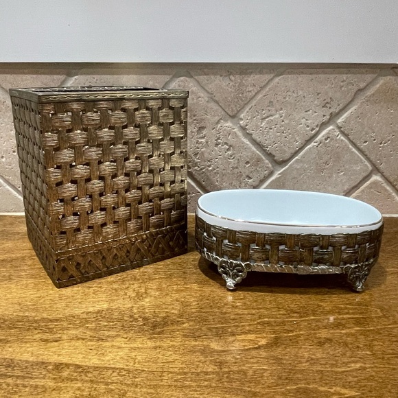 Vintage Stylebuilt vanity set Tissue holder& soap dish. - Picture 1 of 12